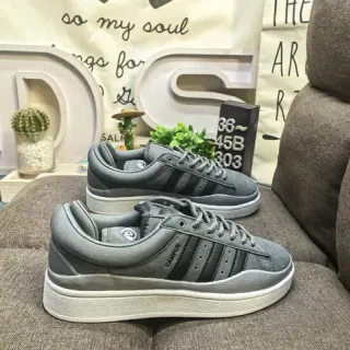 Adidas Campus 灰色和黑色生活方式运动鞋