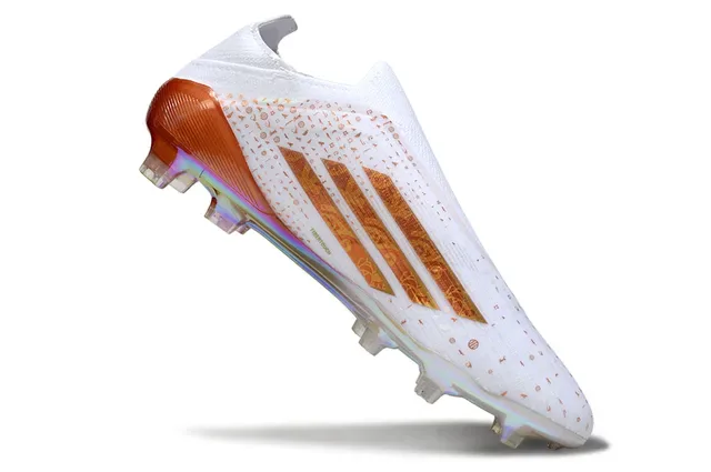 Adidas F50 Blanc Orange Chaussures de Football à Coupe Basse Haut en Tricot Semelle Iridescente Holographique pour Terrain Ferme 2