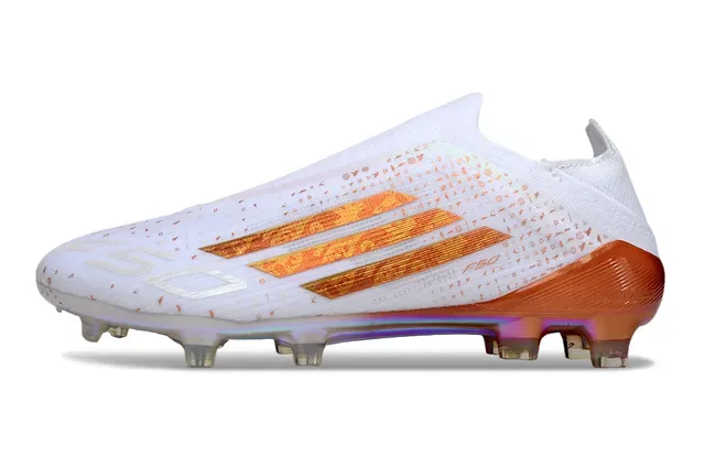Adidas F50 Blanc Orange Chaussures de Football à Coupe Basse Haut en Tricot Semelle Iridescente Holographique pour Terrain Ferme 7