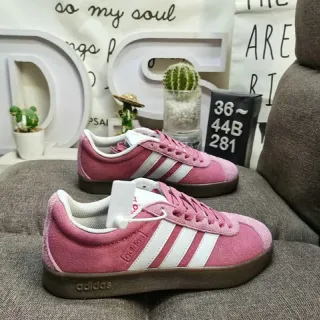 Adidas Gazelle وردي سويد أسلوب حياة حذاء رياضي