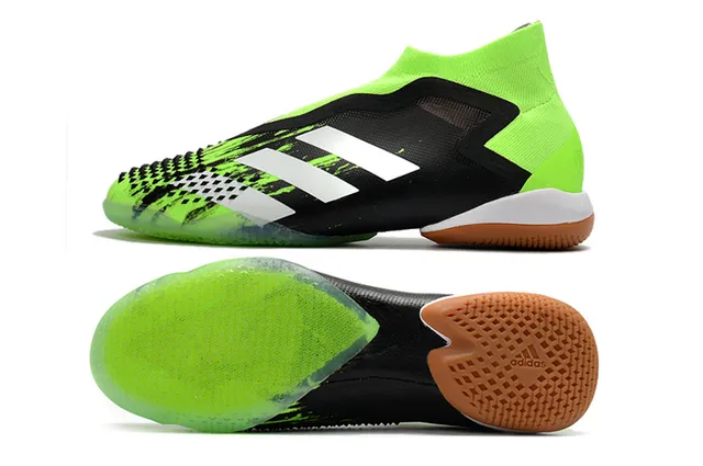 Adidas Sapatos de futebol indoor verde preto, upper de ajuste sock, jaula assimétrica, sapatos de futebol indoor 5