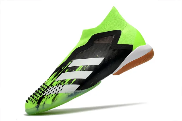 Adidas Sapatos de futebol indoor verde preto, upper de ajuste sock, jaula assimétrica, sapatos de futebol indoor 7