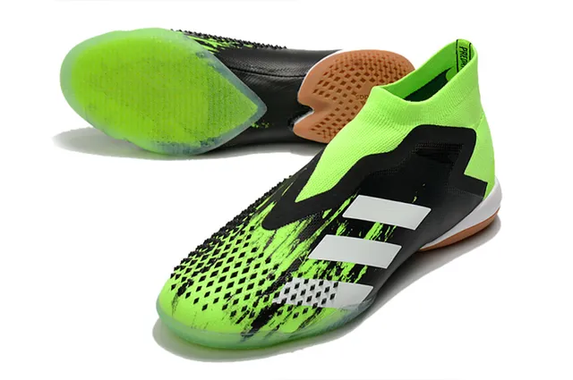 Adidas Sapatos de futebol indoor verde preto, upper de ajuste sock, jaula assimétrica, sapatos de futebol indoor 9