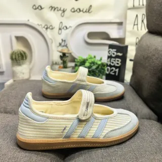Adidas Samba Classic كريم وأزرق فاتح حذاء رياضي أسلوب حياة