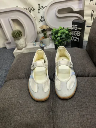 Adidas Samba Classic كريم وأزرق فاتح حذاء رياضي أسلوب حياة 2