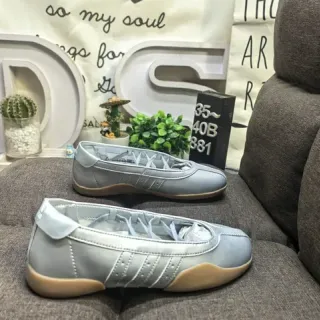 أديداس سامبا رمادي بيج بدون أحزمة slip-on وجه علوي معدني فضي أحذية رياضية أسلوب حياة