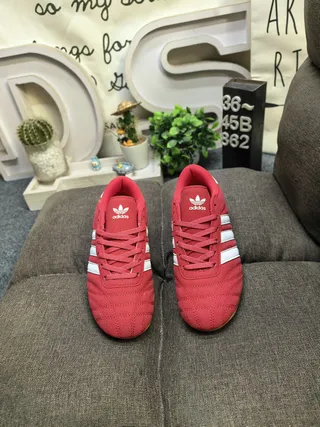 Adidas Samba মেটালিক রূপালী এবং ক্রিম ইনডোর ফুটবল জুতা 10