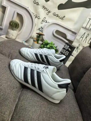 Adidas Samba মেটালিক রূপালী এবং ক্রিম ইনডোর ফুটবল জুতা 17