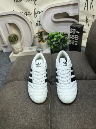Adidas Samba মেটালিক রূপালী এবং ক্রিম ইনডোর ফুটবল জুতা 20