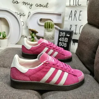 Adidas Samba OG 粉色和白色生活方式运动鞋