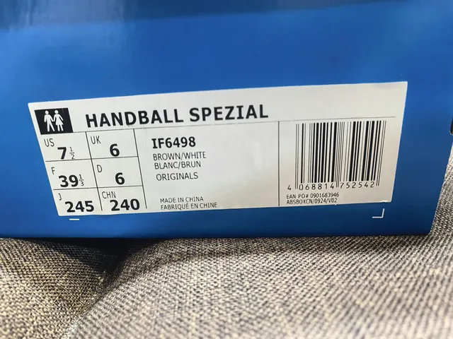 Adidas Spezial Zapatillas Lifestyle de Ante Marrón con Rayas Blancas 2
