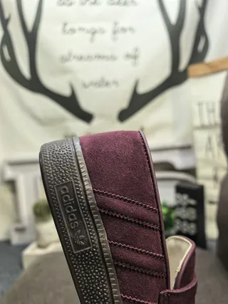 Adidas Spezial बर्गंडी सुड लोफर 3