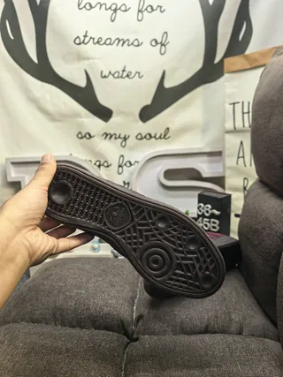Adidas Spezial बर्गंडी सुड लोफर 4