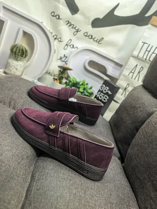 Adidas Spezial बर्गंडी सुड लोफर 7