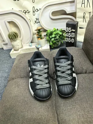 Adidas Superstar Tênis Lifestyle Pretos e Creme 10