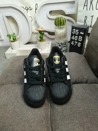 Adidas Superstar Zapatillas Lifestyle Negro y Blanco 10