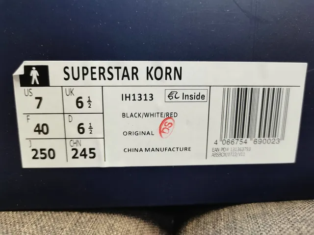 Adidas Superstar কালো ও সাদা লাইফস্টাইল স্নিকার 2