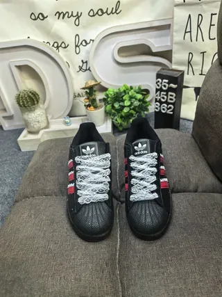 Adidas Superstar Negro Rojo Estrella con Motas Zapatillas Lifestyle 10