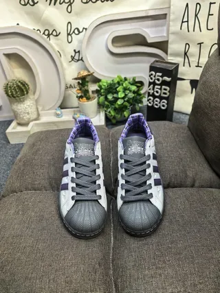 Adidas Superstar حذاء أسلوب حياة رمادي وبنفسجي مبطن بقماش كاروهات 10