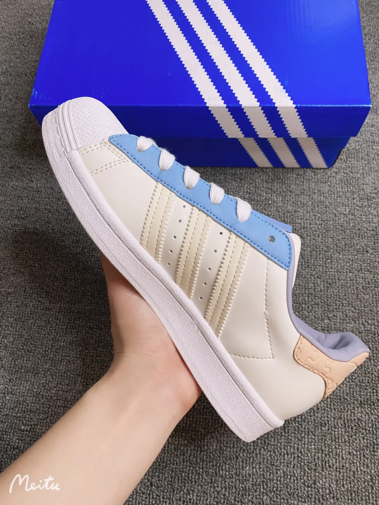 Adidas Superstar Off-White Azul Lavanda Tênis Lifestyle 3