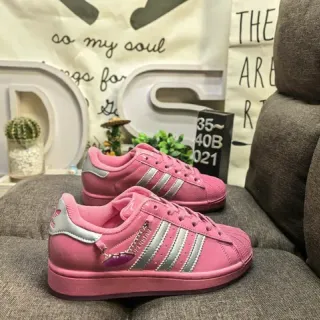 Adidas Superstar zapatillas lifestyle de bajo con shell toe color rosa plata