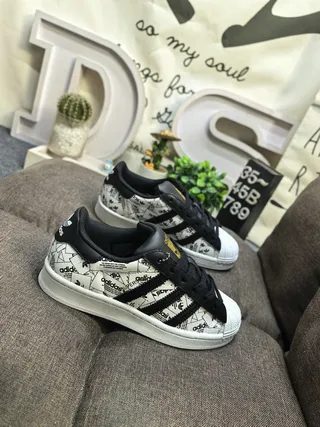 Adidas Superstar Tige Imprimée Baskets Lifestyle 9