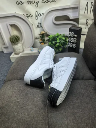 Adidas Superstar सादा এবং কালো লাইফস্টাইল স্নিকার 6