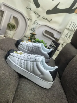 Adidas Superstar सादा এবং কালো লাইফস্টাইল স্নিকার 7