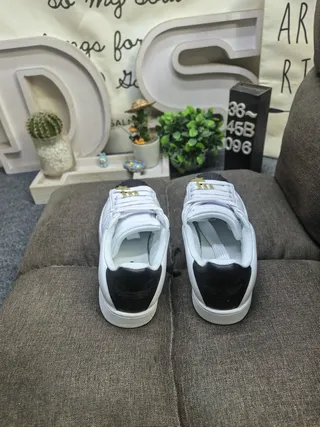 Adidas Superstar सादा এবং কালো লাইফস্টাইল স্নিকার 8