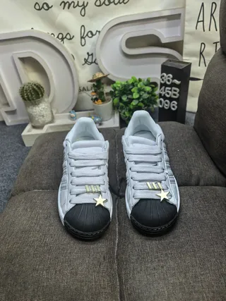 Adidas Superstar सादा এবং কালো লাইফস্টাইল স্নিকার 10