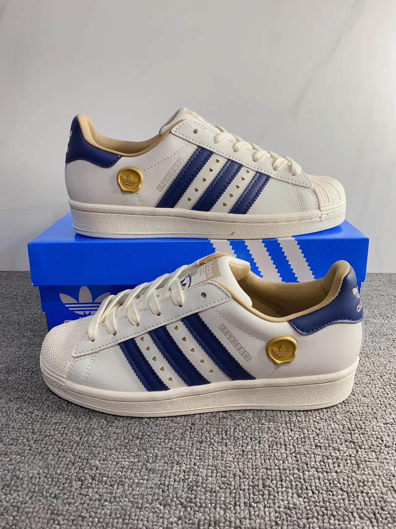 Adidas Superstar सफेद नीली सोने की लाइफस्टाइल स्नीकर्स 3