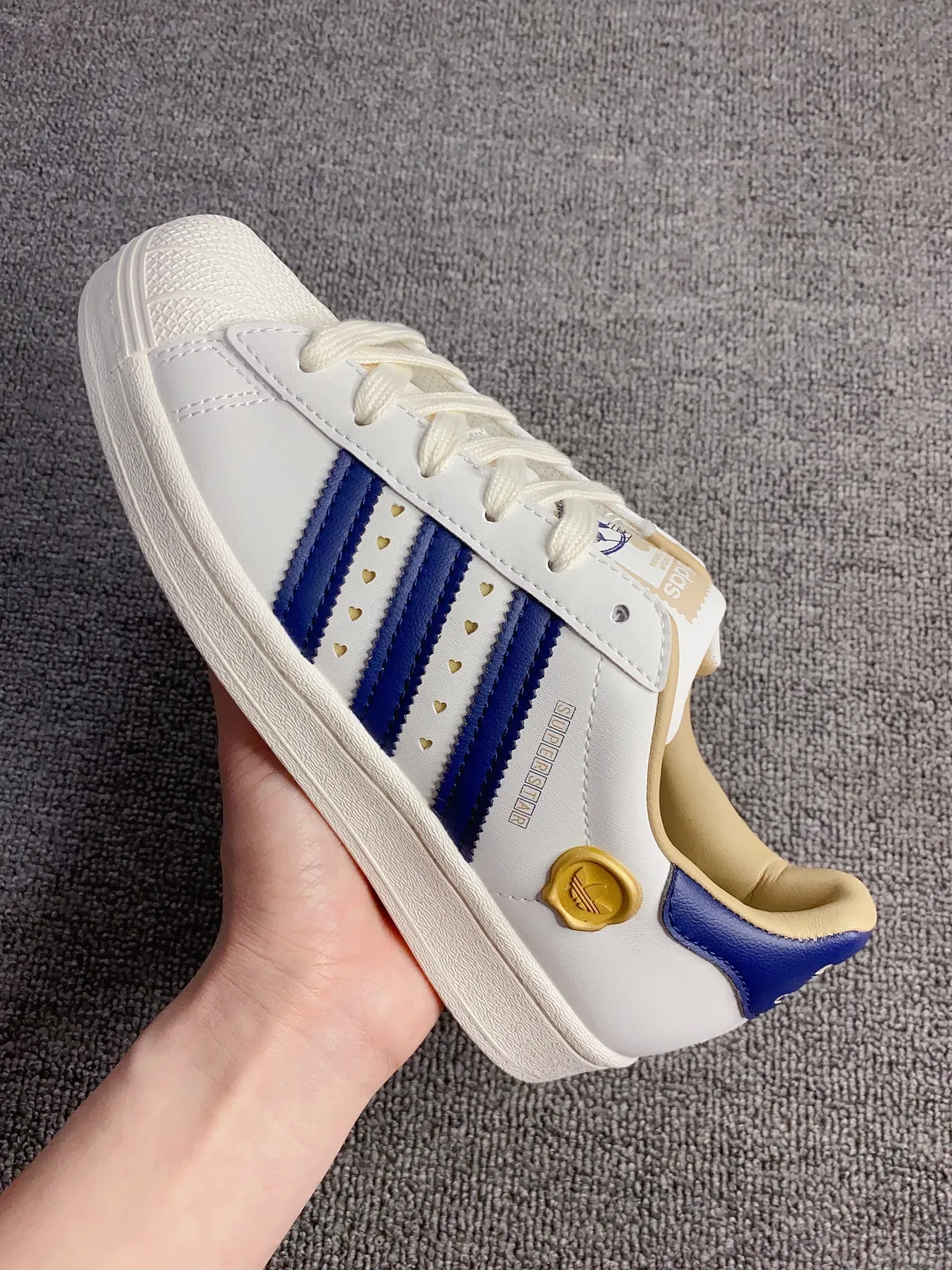 Adidas Superstar सफेद नीली सोने की लाइफस्टाइल स्नीकर्स 4