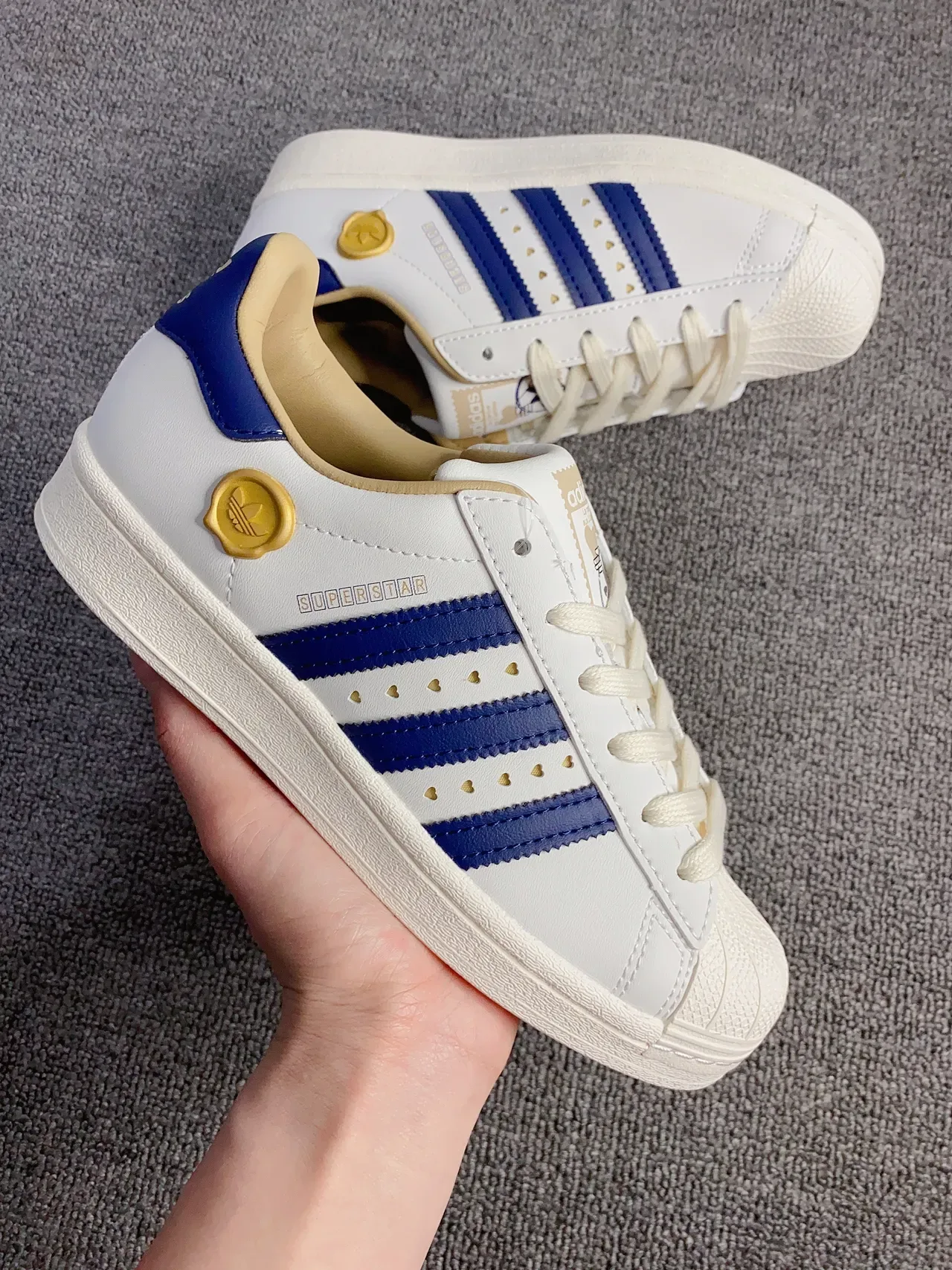 Adidas Superstar सफेद नीली सोने की लाइफस्टाइल स्नीकर्स 9
