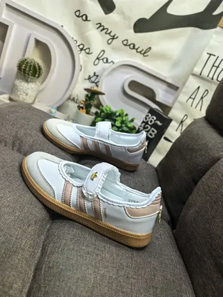 Adidas 白色米色 无带搭扣 玛丽珍鞋 7