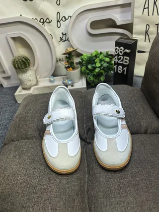 Adidas 白色米色 无带搭扣 玛丽珍鞋 10