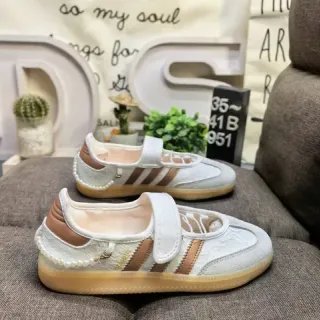 Adidas أبيض بيج بدون ليس Velcro ستراب أسلوب حياة أحذية رياضية