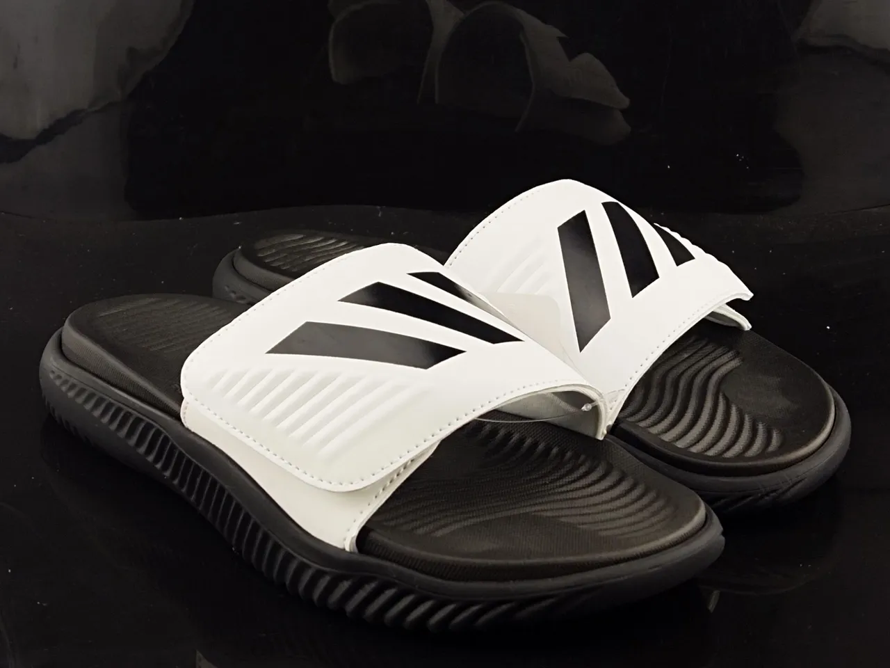 Adidas White Black Molded Rubber Sole Ribbed Midsole Texture Slippers 2
