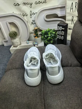 Adidas White Gray Sculpted Monolithic Midsole Engineered Knit Upper Running Shoes 18