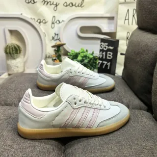 Adidas أبيض وردي لوتوب ثلاث خطوط لوح جانبي سنيكرز نمط حياة