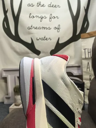 Adidas Blanc Rouge Matière Maille Conçue Supérieure Trois Rayures Marque Côté Chaussures De Course 3