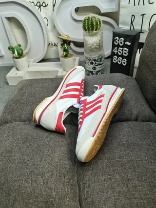 Adidas Chaussures Lifestyle Basses à Lacets en Daim et Textil Supérieur 6