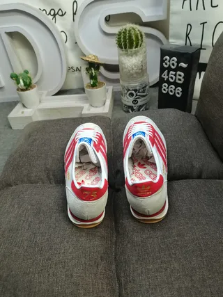 Adidas Chaussures Lifestyle Basses à Lacets en Daim et Textil Supérieur 8