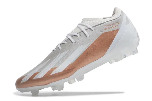 Adidas X 白金 低帮 合成革鞋面 金属玫瑰装饰面板 钉地足球鞋 3