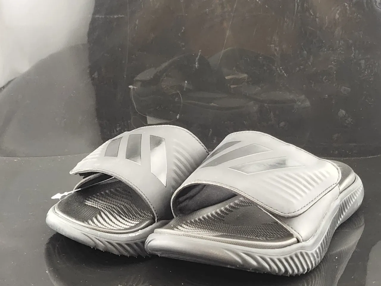 Adidas Yeezy Slide Chinelo Preto Monocromático 2