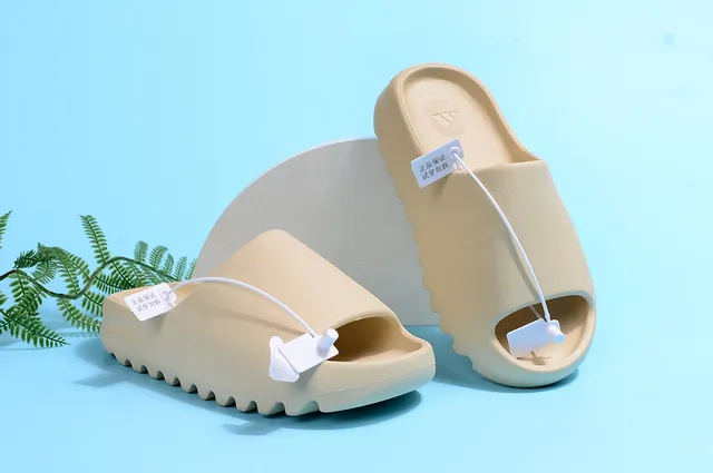 Adidas Yeezy Slide Rice White Matte Slippers 3