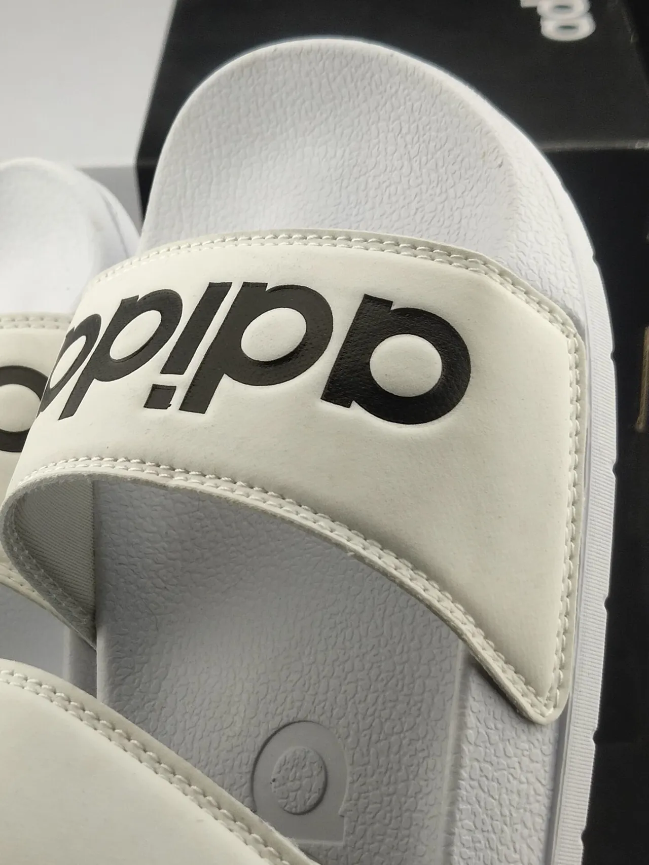 Adidas Yeezy Slide 白色休闲凉鞋 6