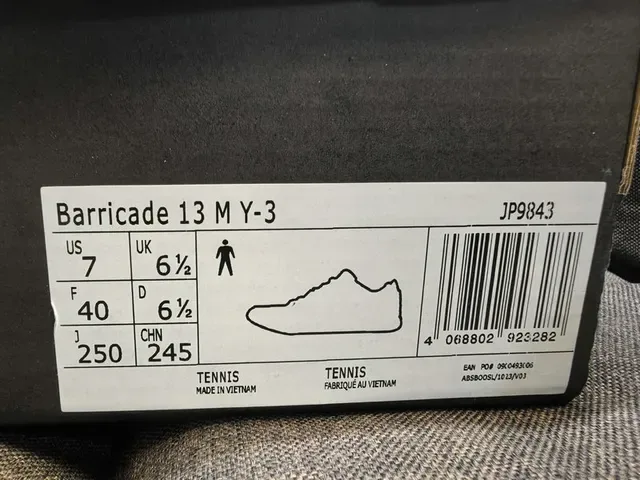 Adidas 黄黑厚底雕塑中底网面和合成覆盖结构生活方式运动鞋 2