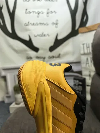 Adidas 黄黑厚底雕塑中底网面和合成覆盖结构生活方式运动鞋 3
