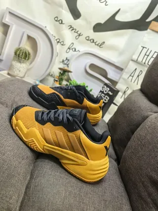Adidas 黄黑厚底雕塑中底网面和合成覆盖结构生活方式运动鞋 7