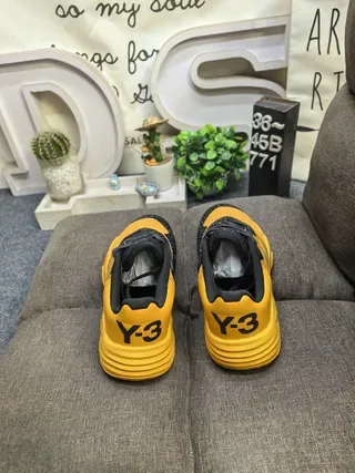 Adidas 黄黑厚底雕塑中底网面和合成覆盖结构生活方式运动鞋 8